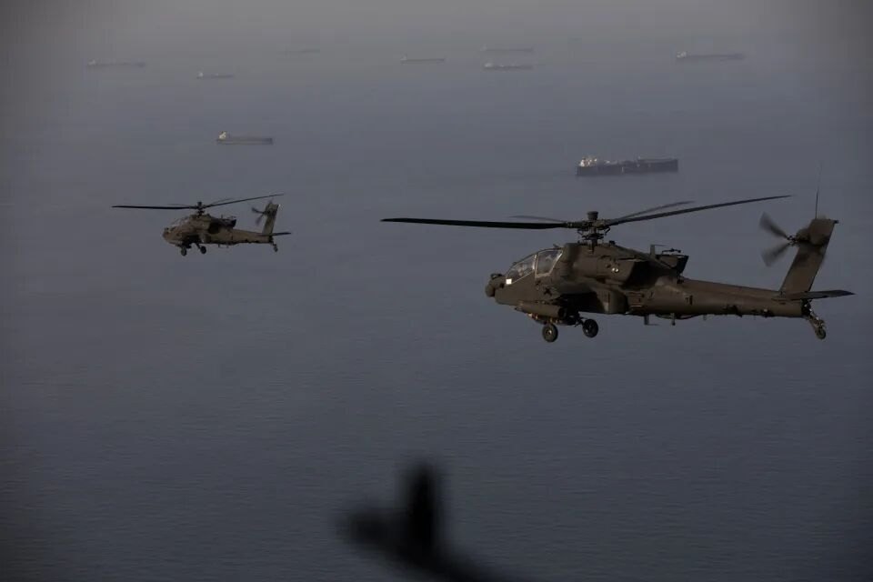 美军正对伊朗进行第3轮空袭,伊朗多个港口被炸,国际油价直线拉升!超160艘油轮被困波斯湾,国际海事组织警告:勿涉险闯关